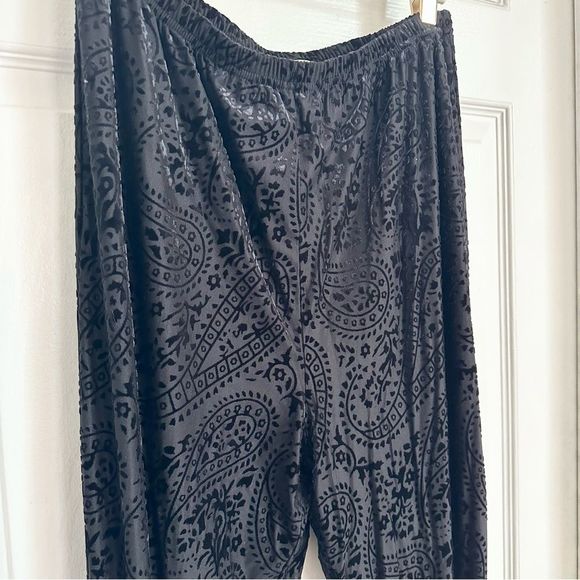 Black velvet cut out flares - Picture 2 of 5